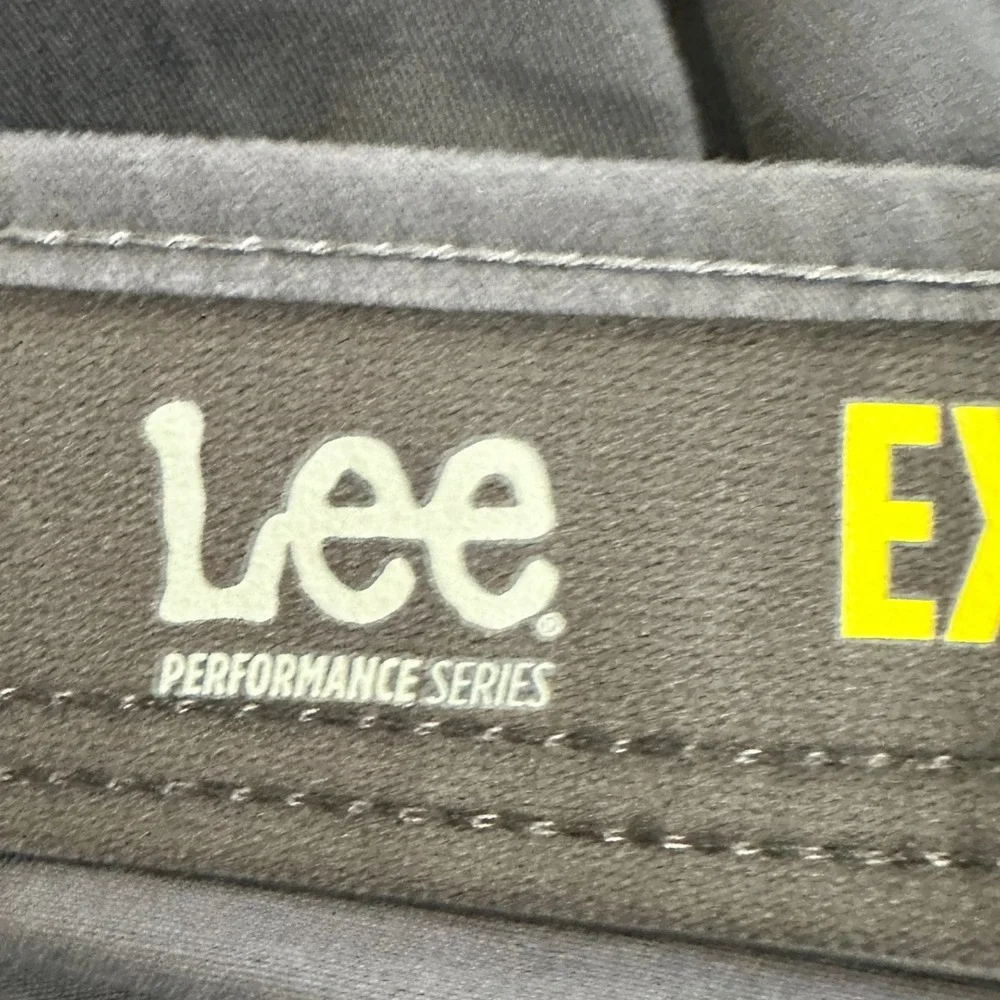 Lee Extreme Motion Mens Performance Khaki Pants Mens 42X32 Gray Straight Fit NEW